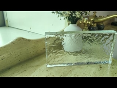 ग्लास की ईंटों के ब्लॉक