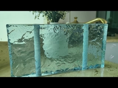 ग्लास की ईंटों के ब्लॉक